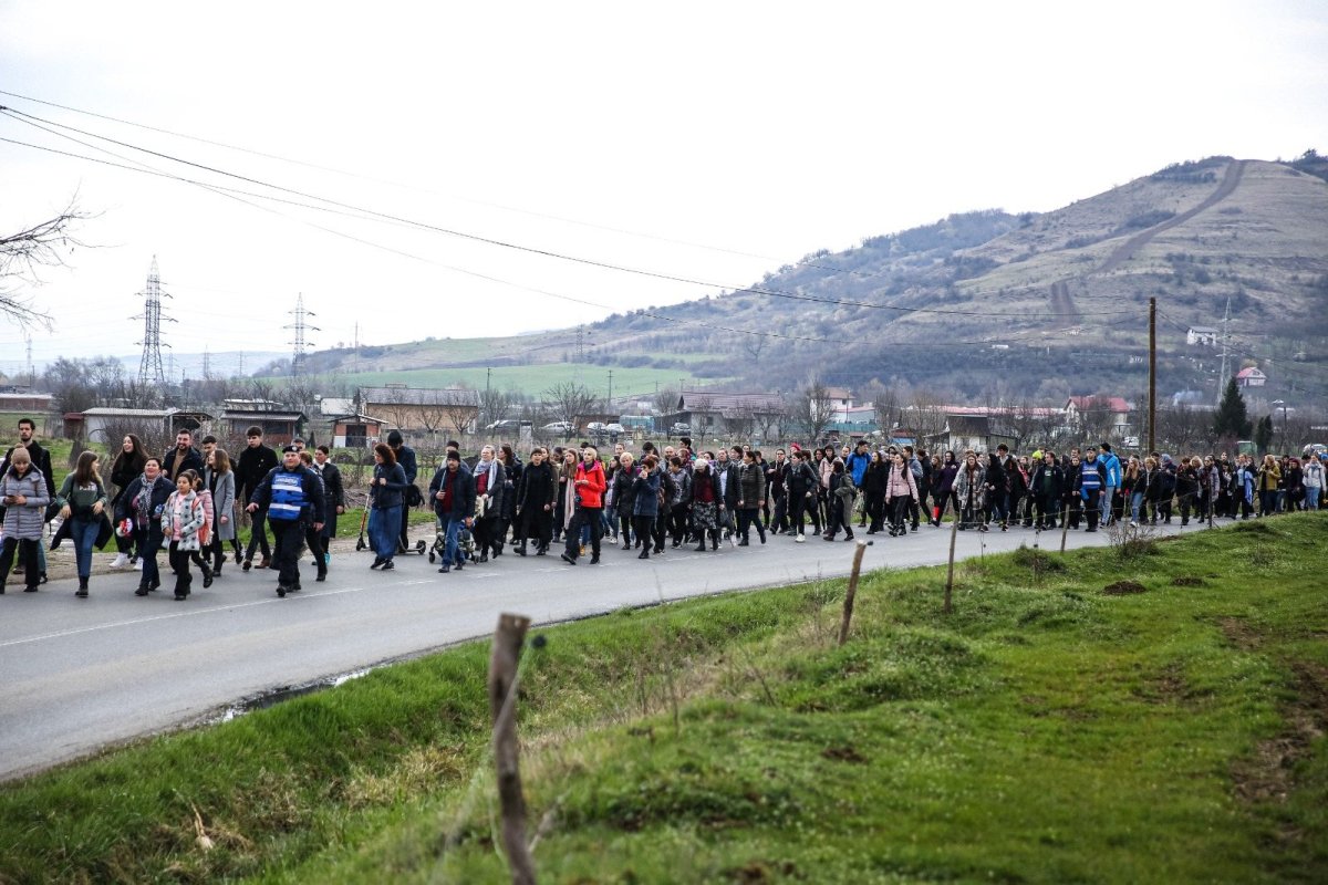 Pelerinaj al tinerilor de la Iclod la Mănăstirea Nicula 249036