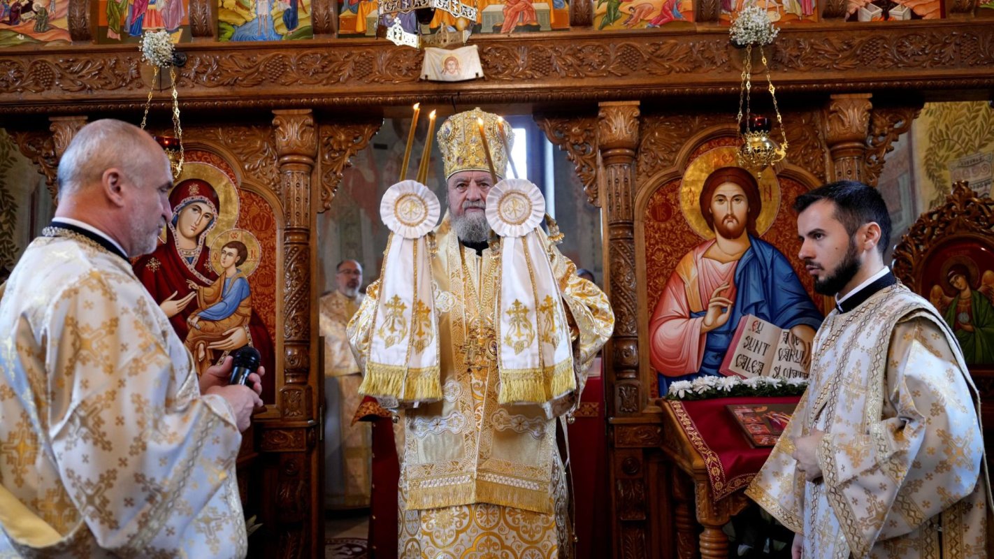 Resfinţire de biserică în Poiana Mărului, Braşov 249038