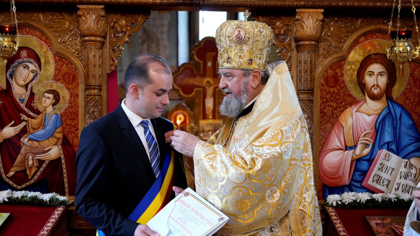 Resfinţire de biserică în Poiana Mărului, Braşov 249042