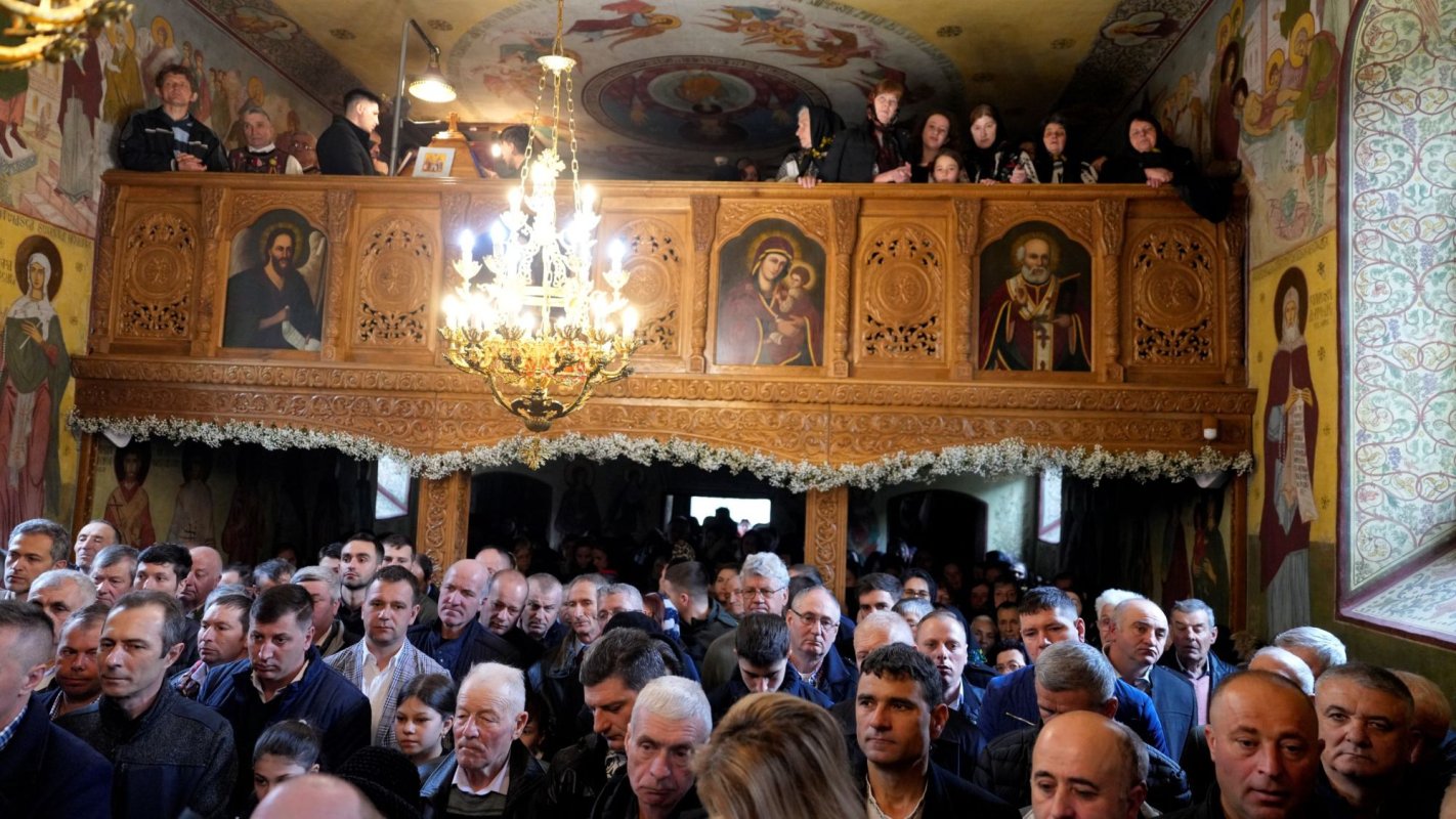 Resfinţire de biserică în Poiana Mărului, Braşov 249043