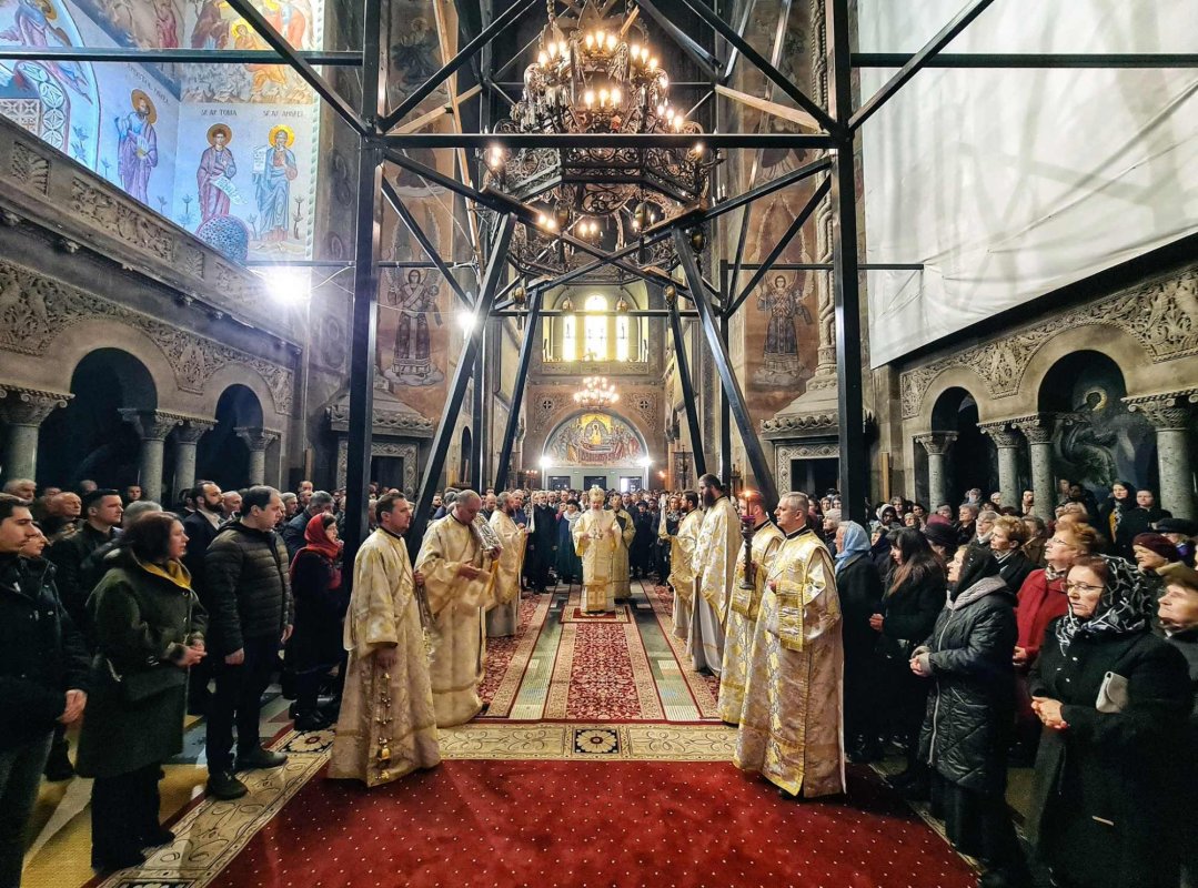 „Să ne răstignim împreună cu Hristos față de păcat” 249012