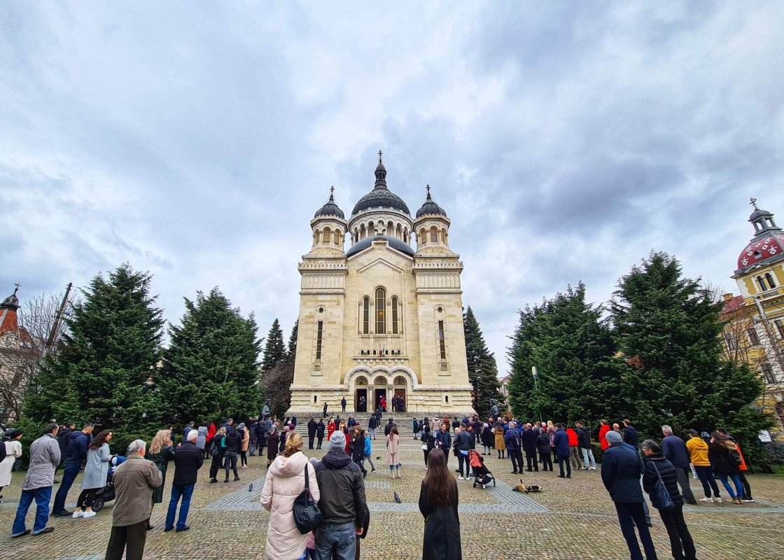 „Să ne răstignim împreună cu Hristos față de păcat” 249017