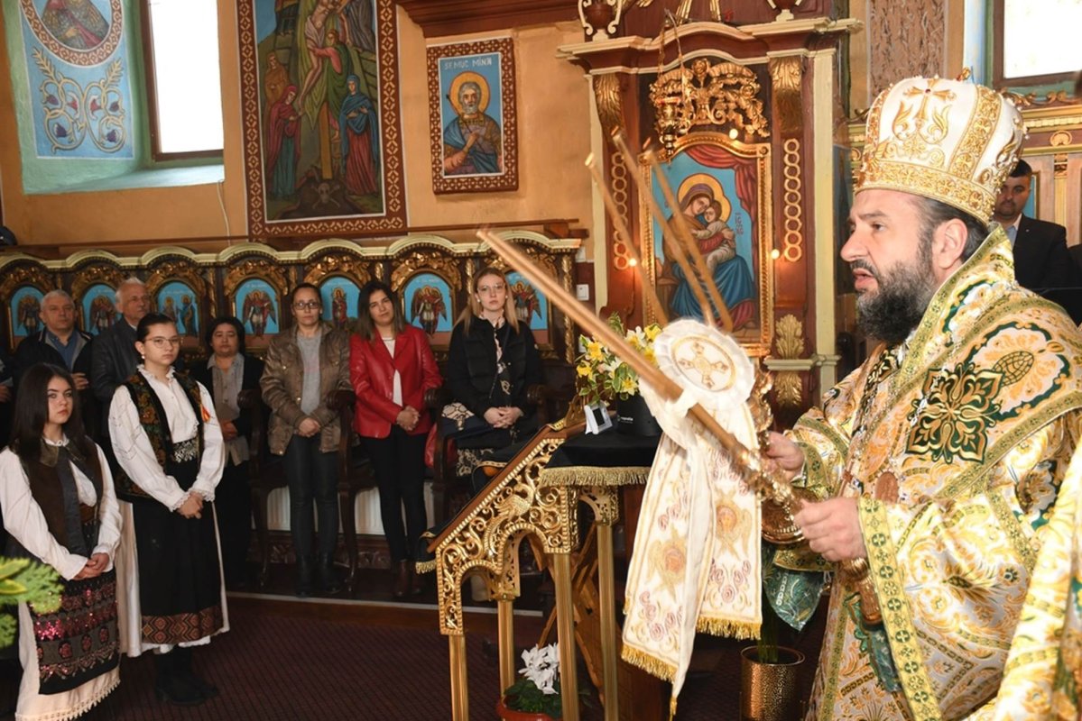 Vizită arhierească la o biserică istorică bănățeană 249178