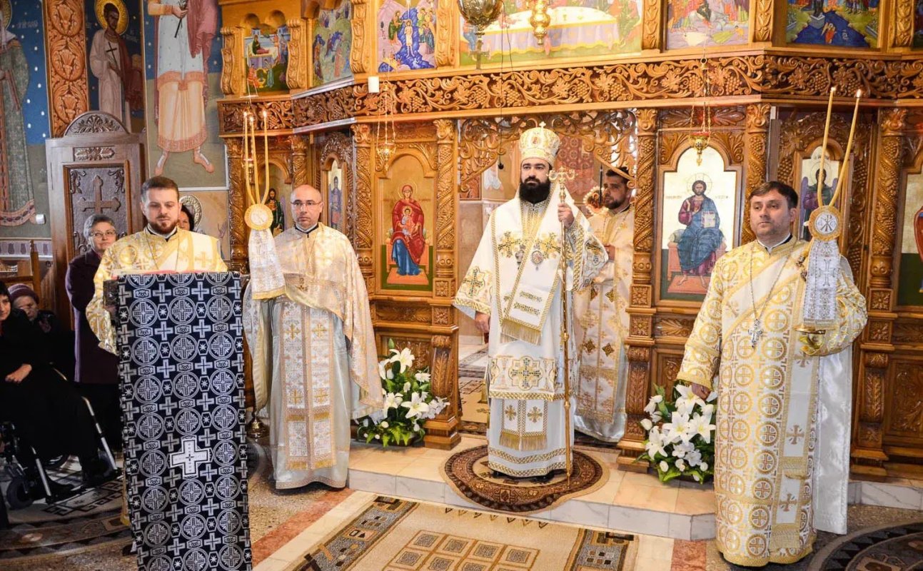 Slujiri arhiereşti în Hunedoara în Duminica Sfintei Cuvioase Maria Egipteanca 249228