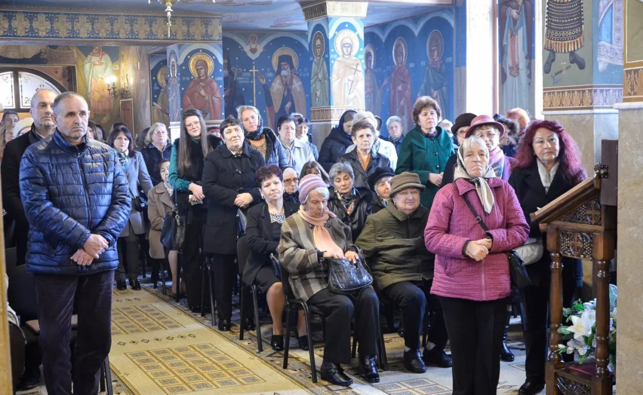 Slujiri arhiereşti în Hunedoara în Duminica Sfintei Cuvioase Maria Egipteanca 249229