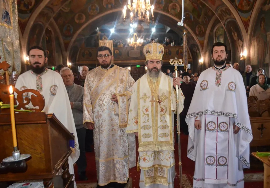 Slujiri arhiereşti în Hunedoara în Duminica Sfintei Cuvioase Maria Egipteanca 249231