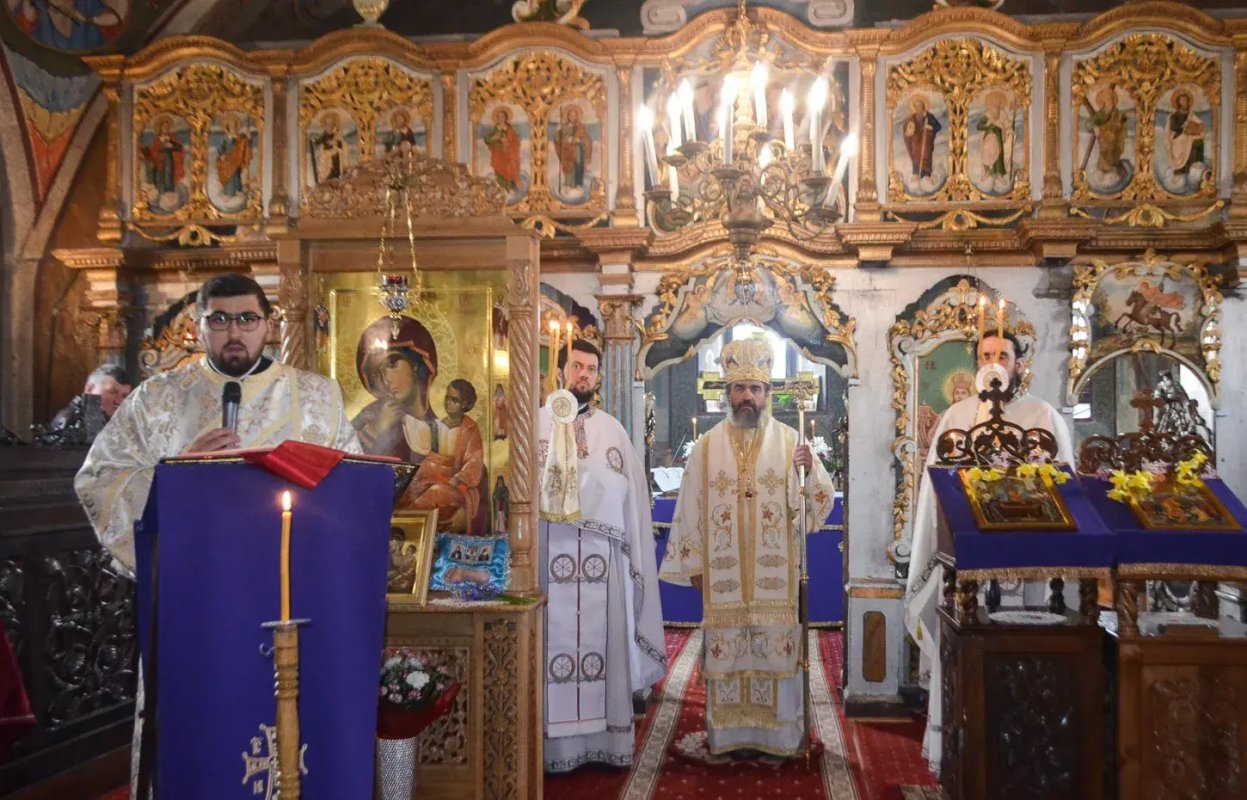Slujiri arhiereşti în Hunedoara în Duminica Sfintei Cuvioase Maria Egipteanca 249232