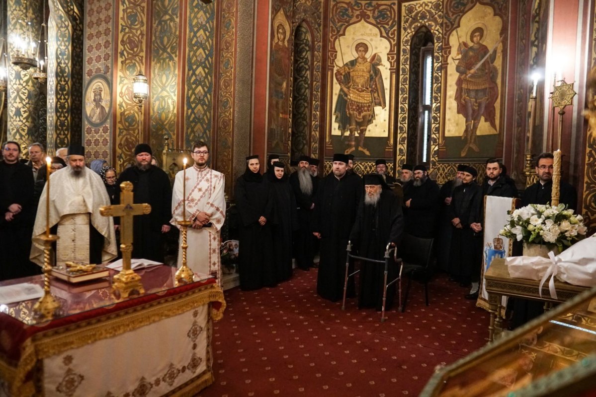 Recunoștință pentru un arhimandrit centenar 249383