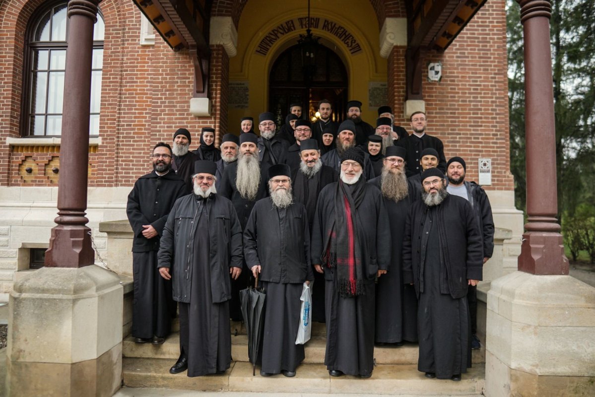 Recunoștință pentru un arhimandrit centenar 249384