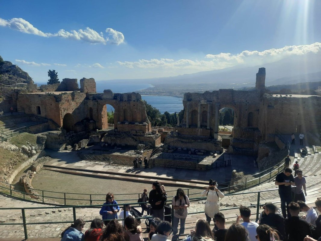 Din vecinătatea Vulcanilor noroioși la poalele Etnei  249441