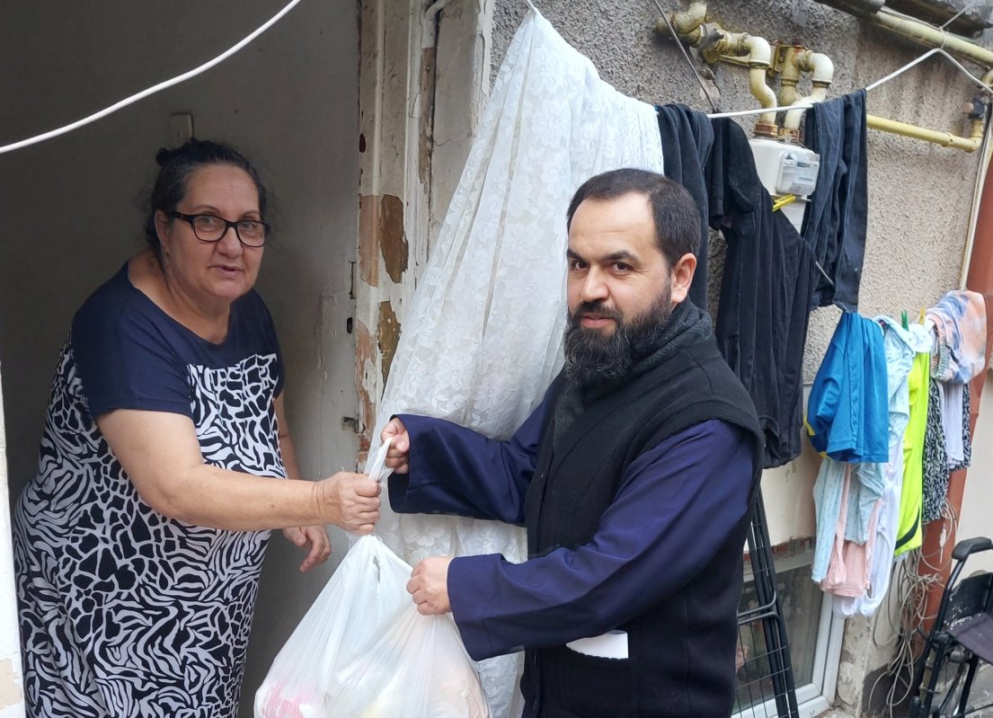 100 de familii nevoiașe sprijinite de Parohia Iancu Vechi‑Mătăsari 249561