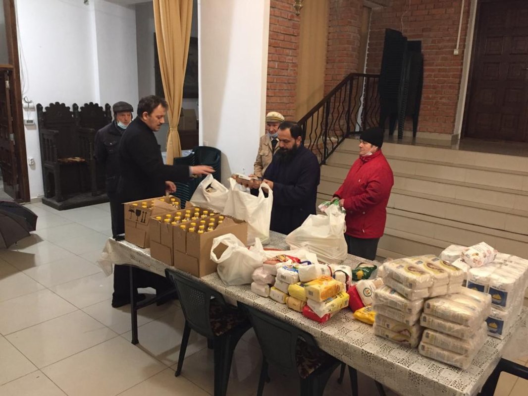100 de familii nevoiașe sprijinite de Parohia Iancu Vechi‑Mătăsari 249563