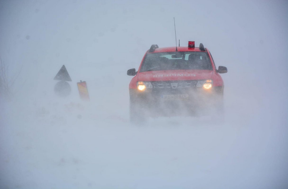 Sute de persoane înzăpezite în Iaşi şi Botoşani 249519