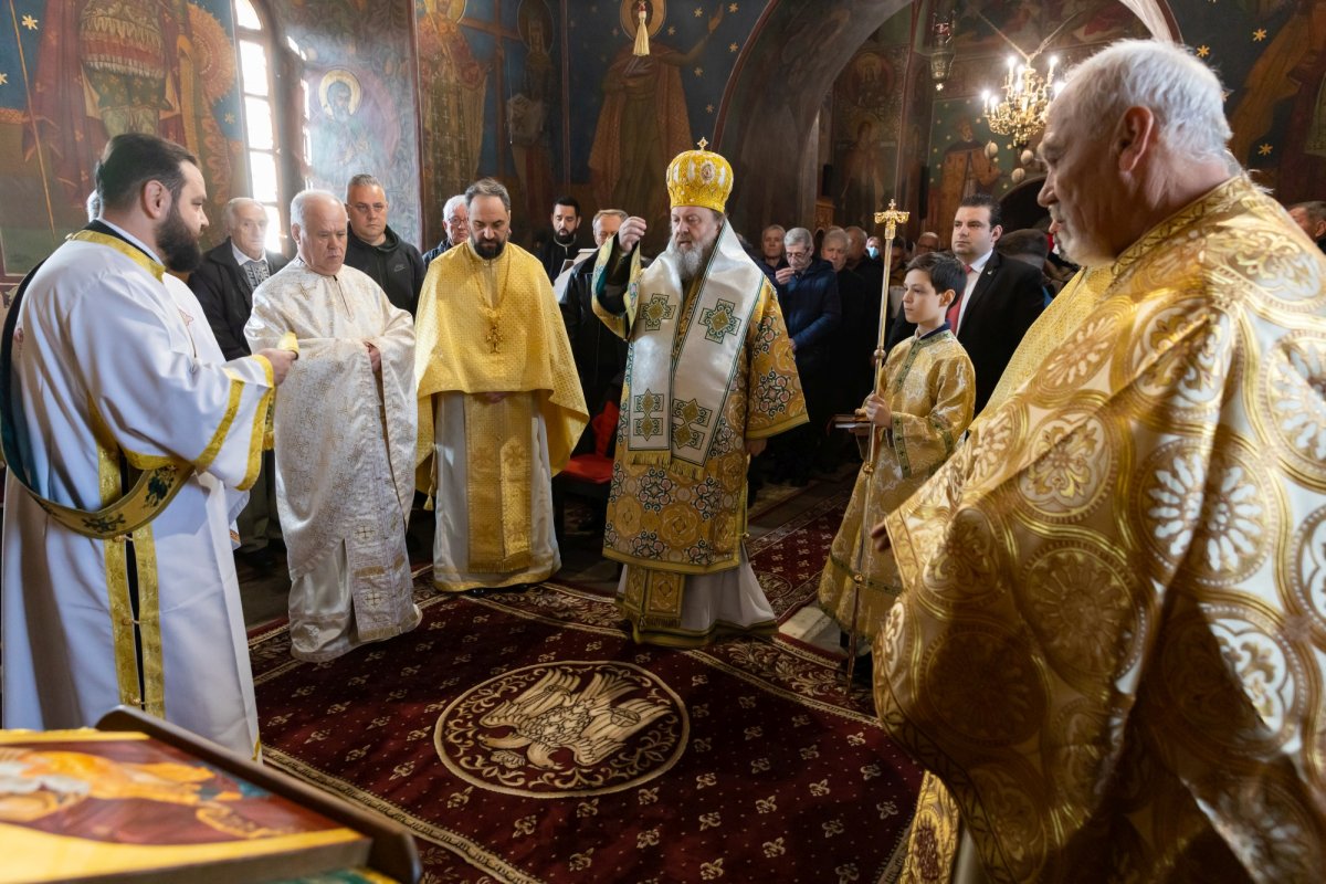 Pelerinaj și slujire arhierească în orașul Ploiești 249826