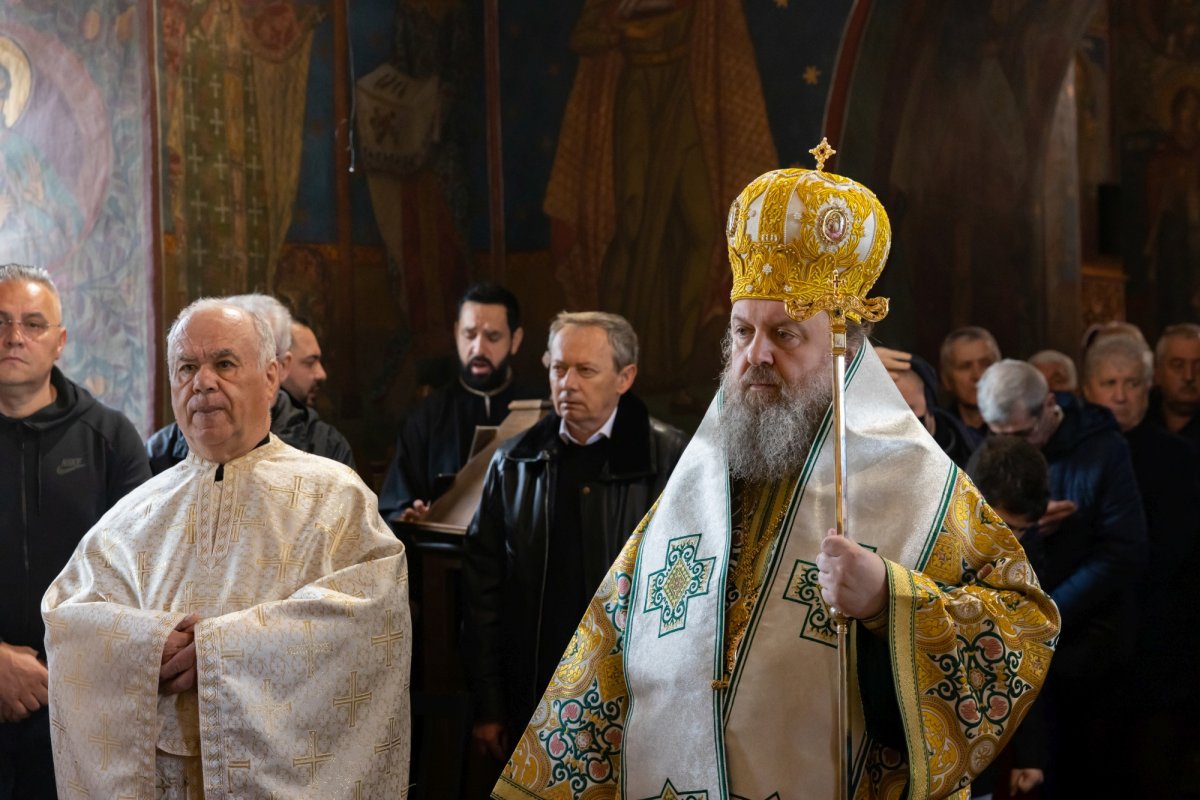 Pelerinaj și slujire arhierească în orașul Ploiești 249829