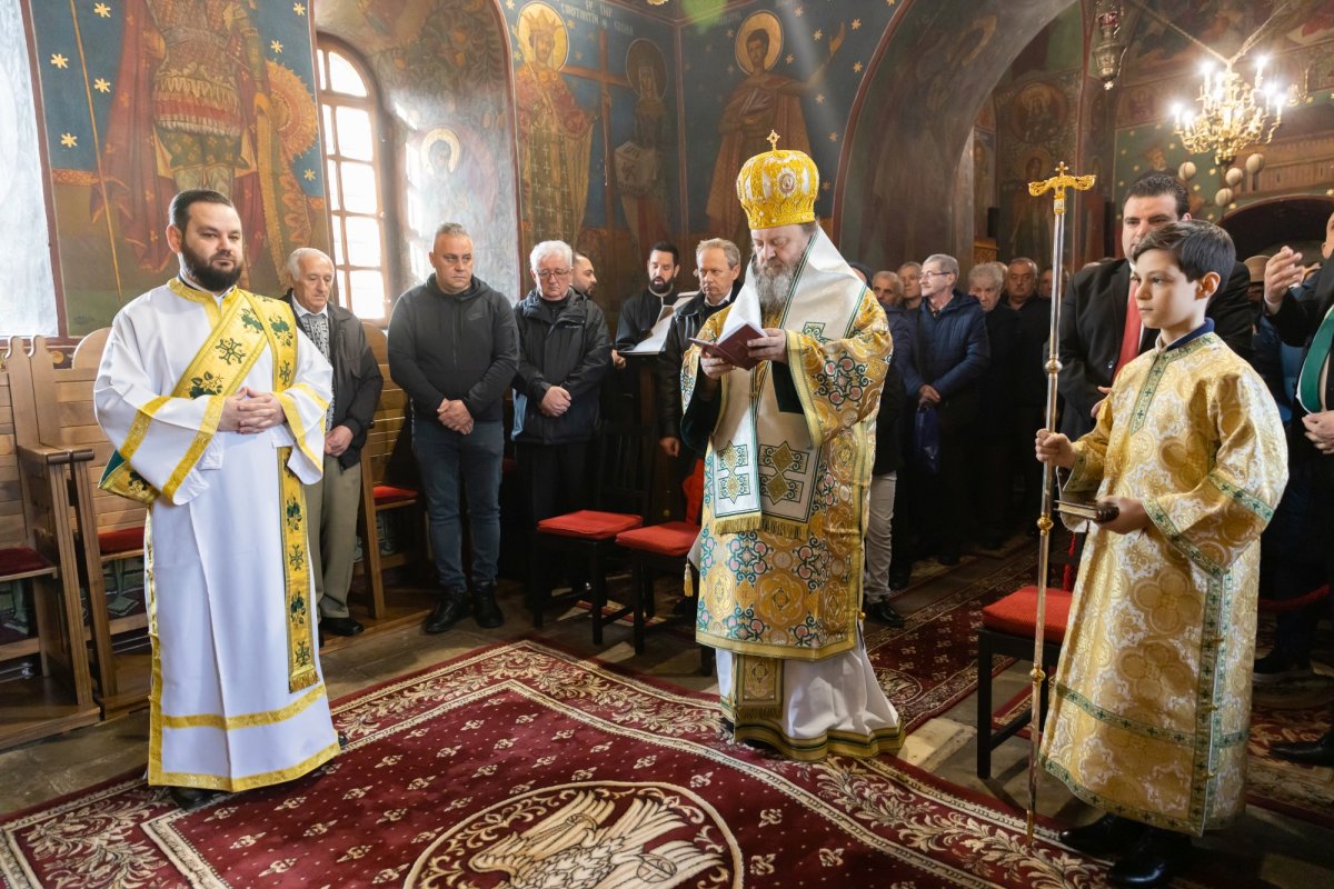 Pelerinaj și slujire arhierească în orașul Ploiești 249832