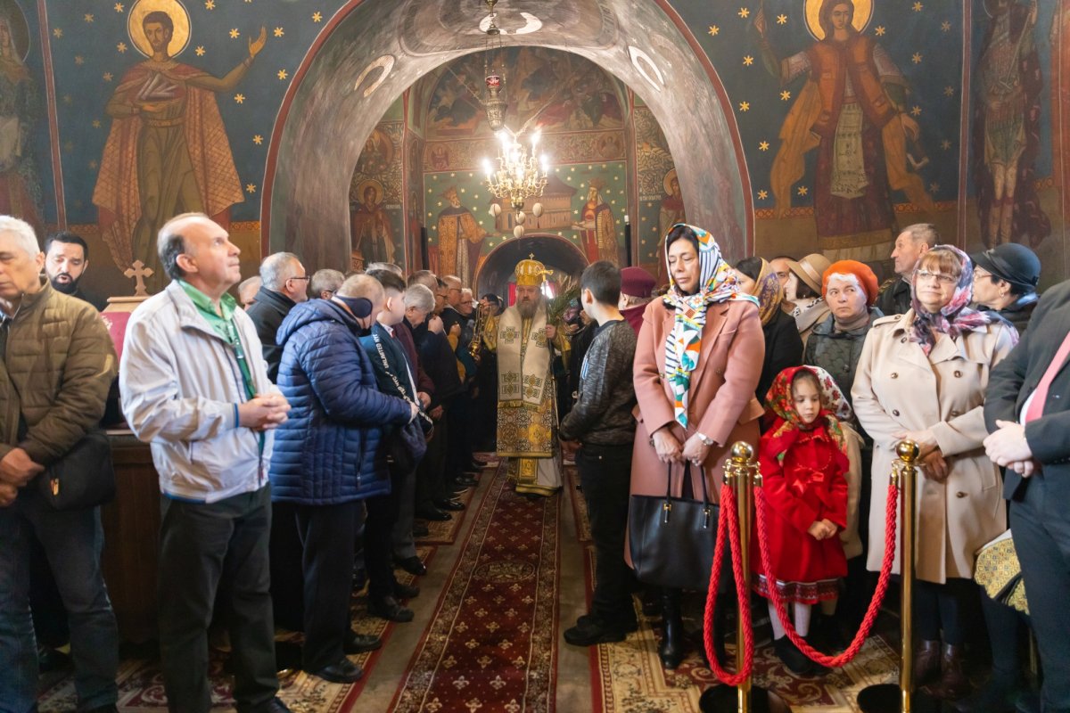 Pelerinaj și slujire arhierească în orașul Ploiești 249846