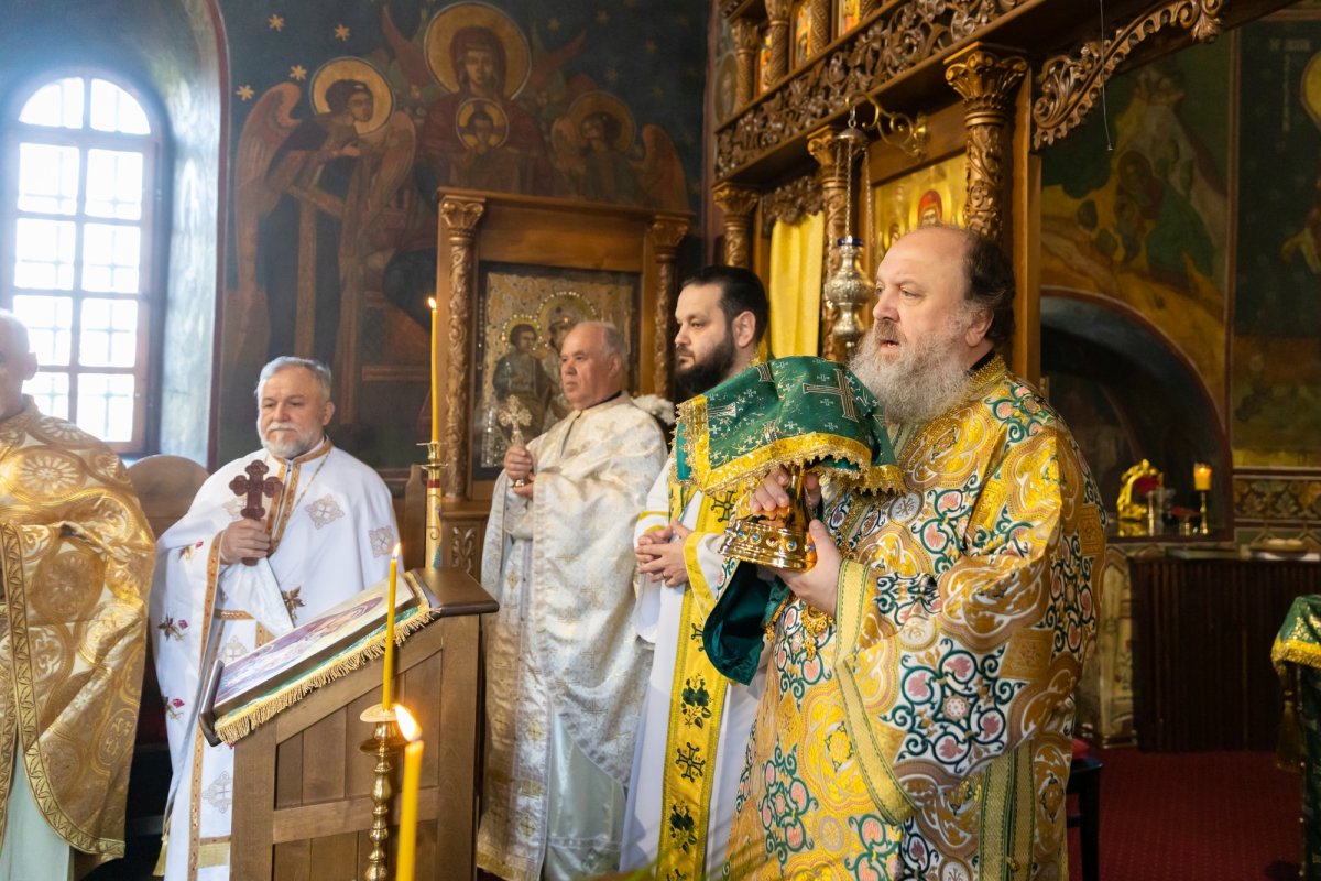 Pelerinaj și slujire arhierească în orașul Ploiești 249847