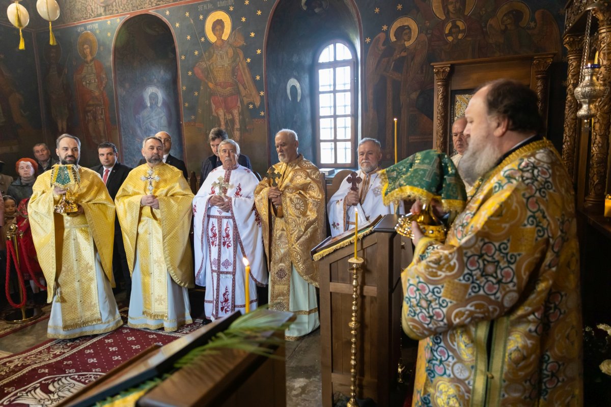 Pelerinaj și slujire arhierească în orașul Ploiești 249848