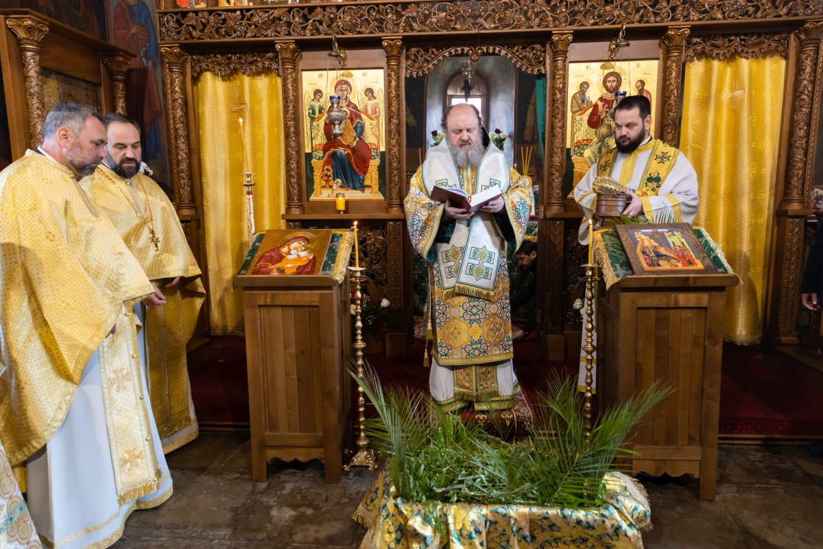 Pelerinaj și slujire arhierească în orașul Ploiești 249854