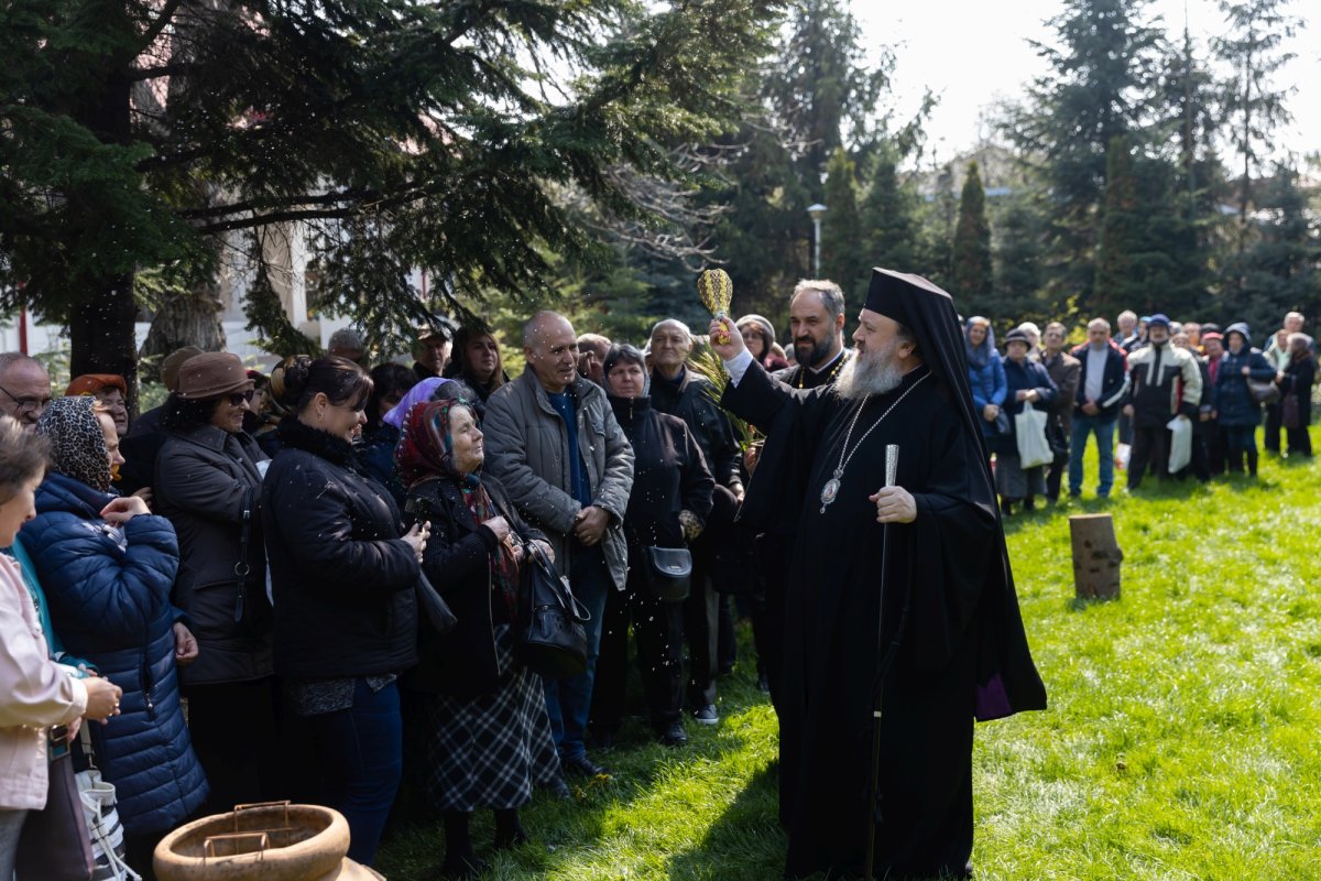 Pelerinaj și slujire arhierească în orașul Ploiești 249860