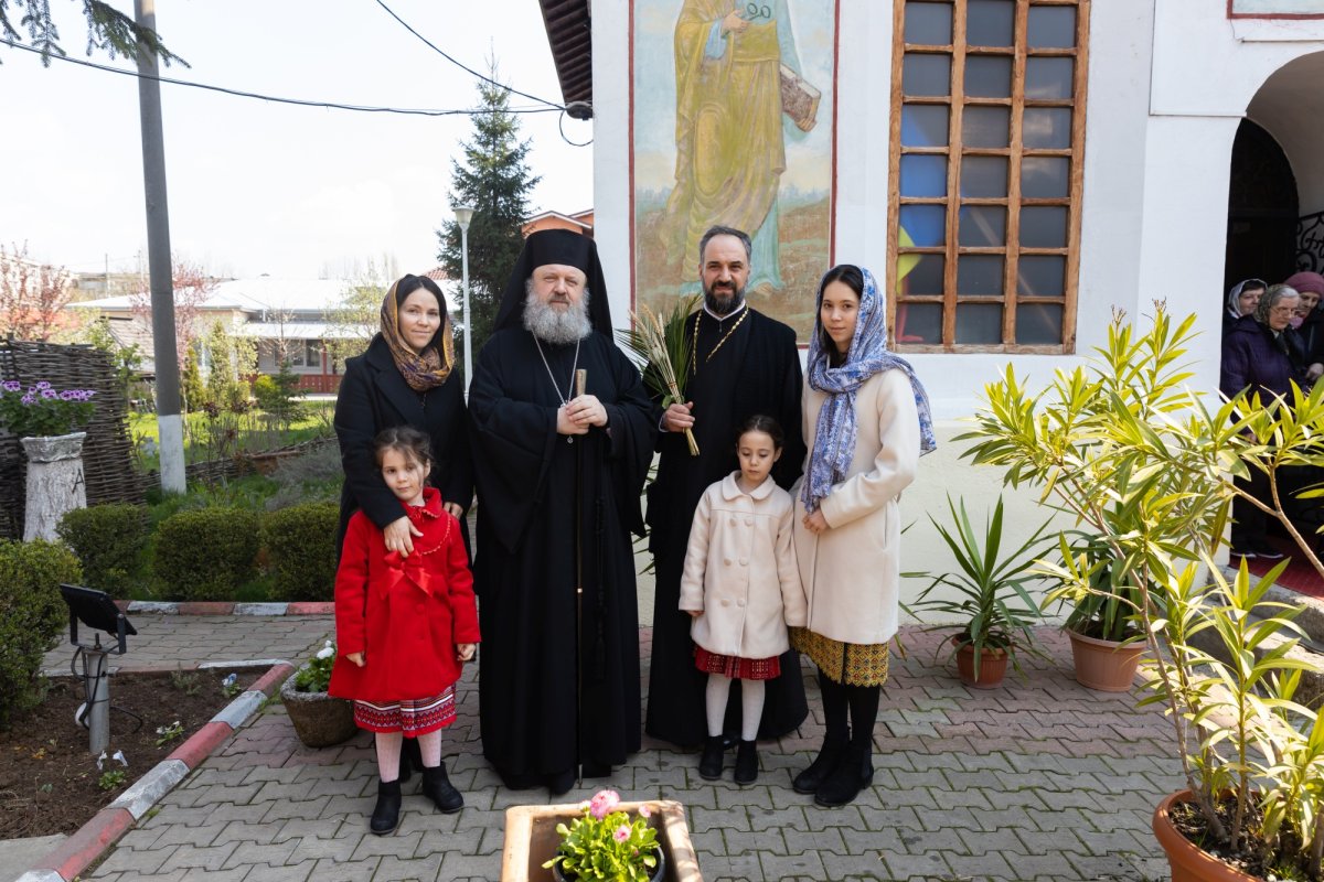 Pelerinaj și slujire arhierească în orașul Ploiești 249861
