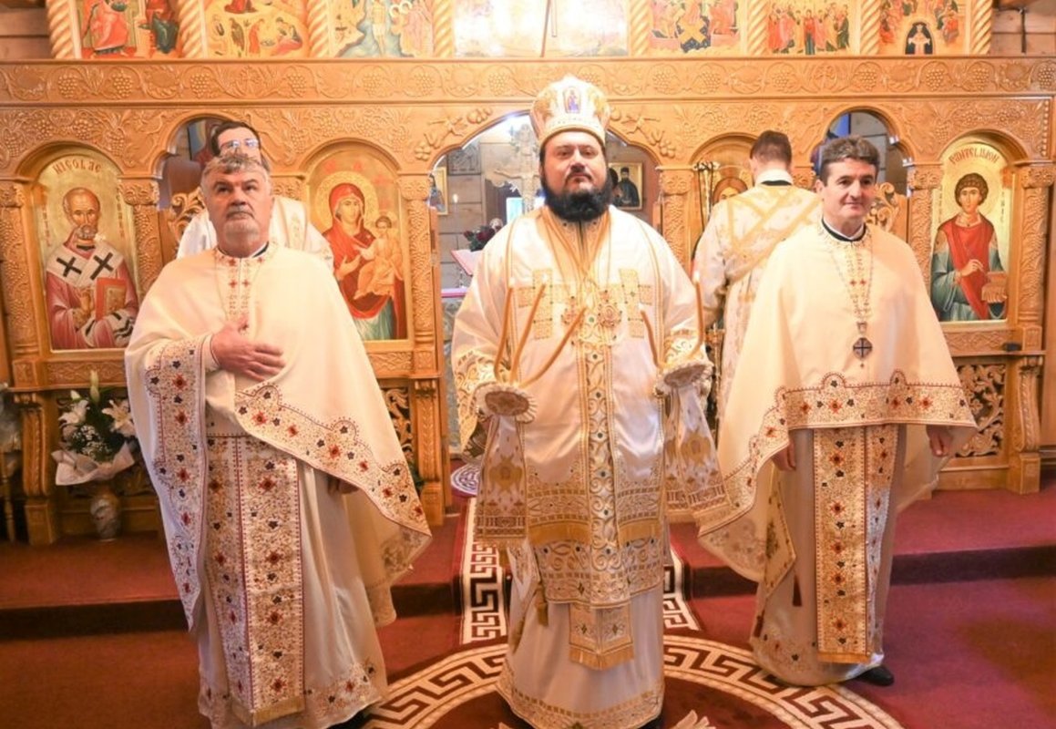 Binecuvântare pentru credincioşi la Șimleu Silvaniei 249947