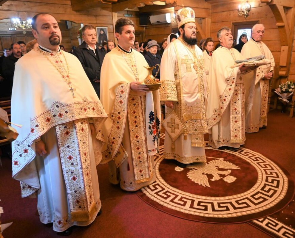 Binecuvântare pentru credincioşi la Șimleu Silvaniei 249948