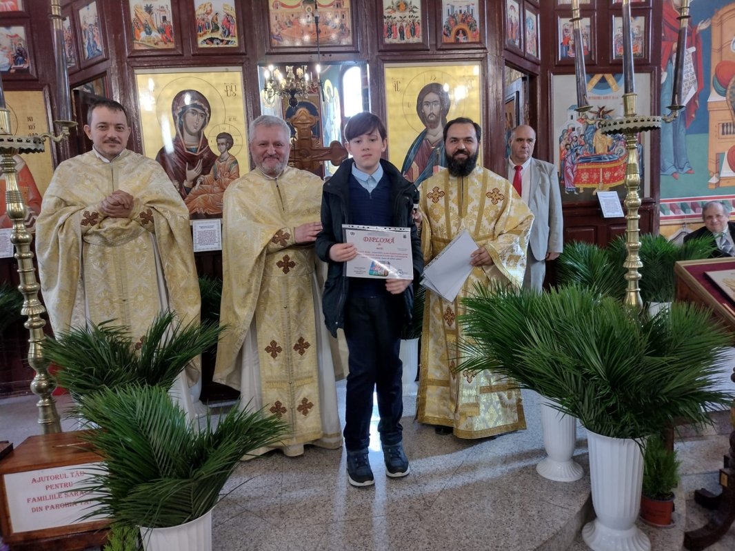 Expoziția „Icoana din sufletul copilului” la o parohie bucureșteană 250009