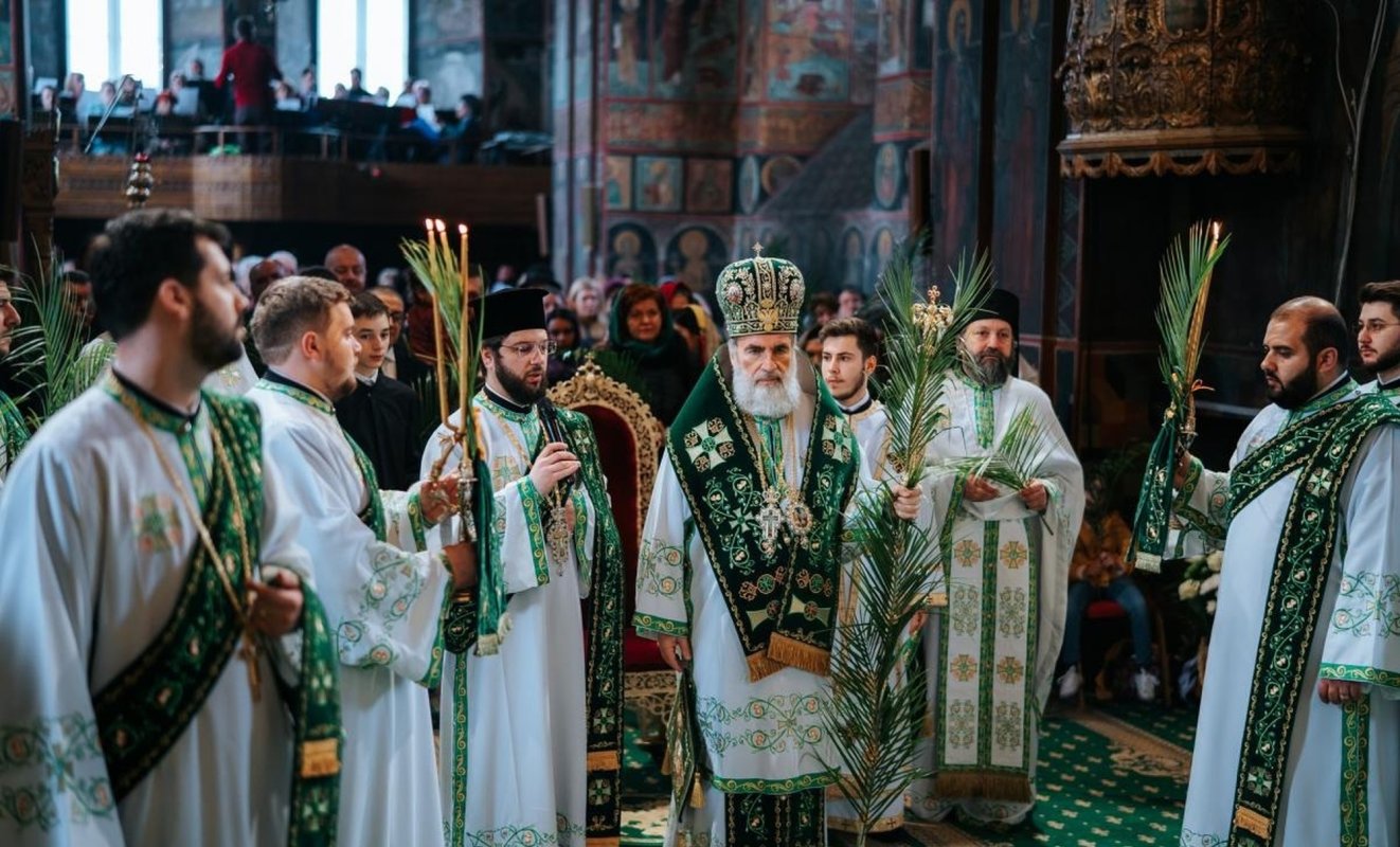 Hirotonie la Catedrala Arhiepiscopală din Roman 249918