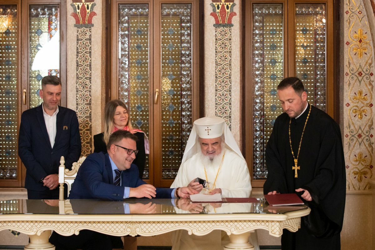 Protocol de cooperare între Patriarhia Română și Ministerul Muncii și Solidarității Sociale 250030
