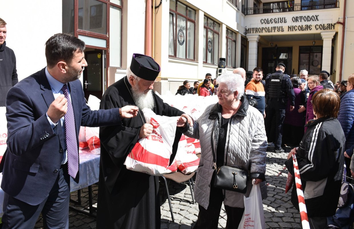 750 de pachete de Paști oferite persoanelor nevoiașe la Cluj‑Napoca 250110
