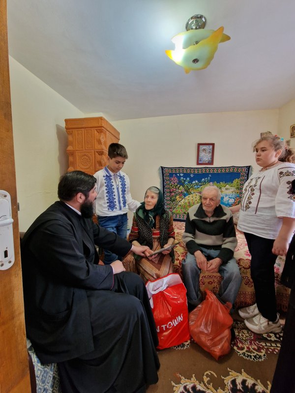 Cateheză și filantropie în două parohii buzoiene 250102