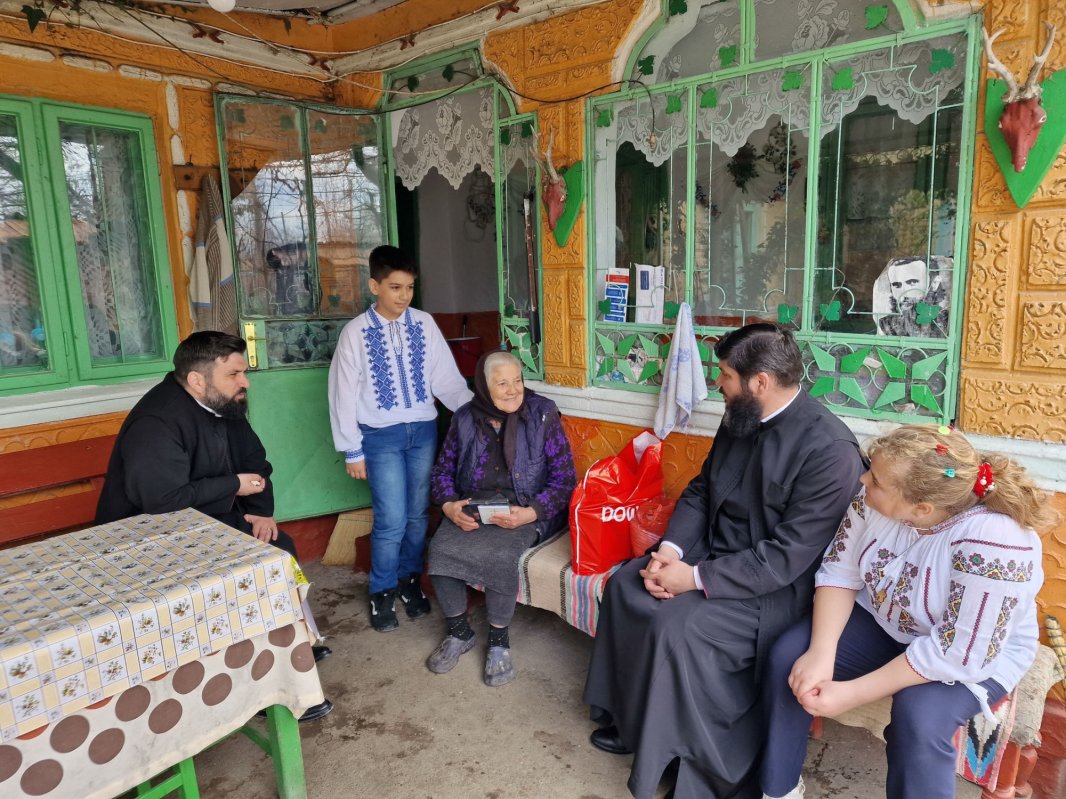 Cateheză și filantropie în două parohii buzoiene 250103