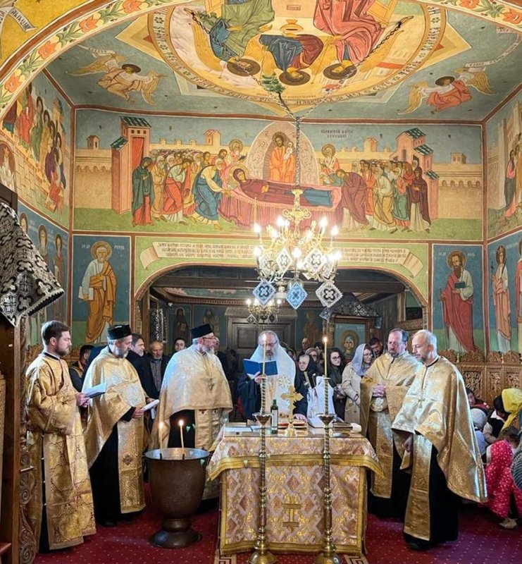 Taina Botezului și sfințirea unei case pentru familiile de romi din Vânători-Neamț și Humulești, Târgu-Neamț 250097