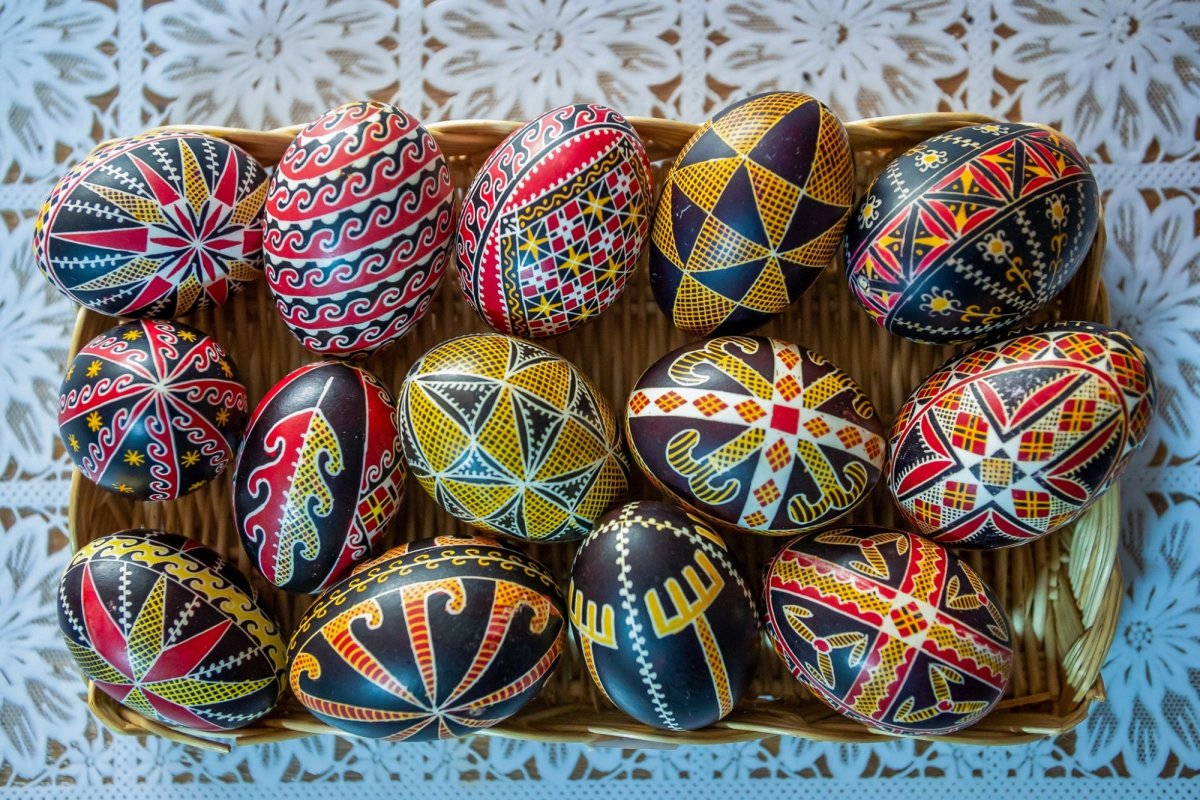Tradiții pascale în lumea satului 250137