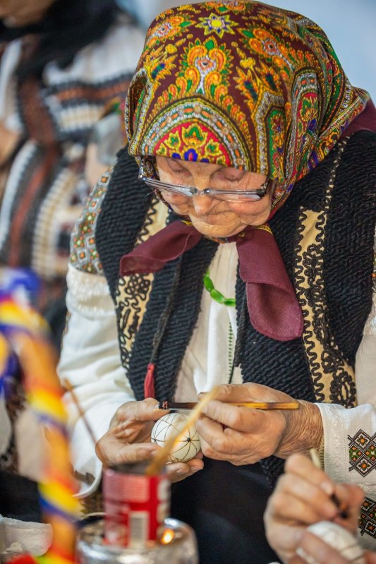Tradiții pascale în lumea satului 250143