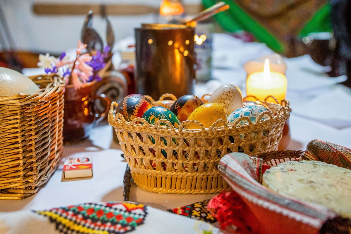 Tradiții pascale în lumea satului 250144