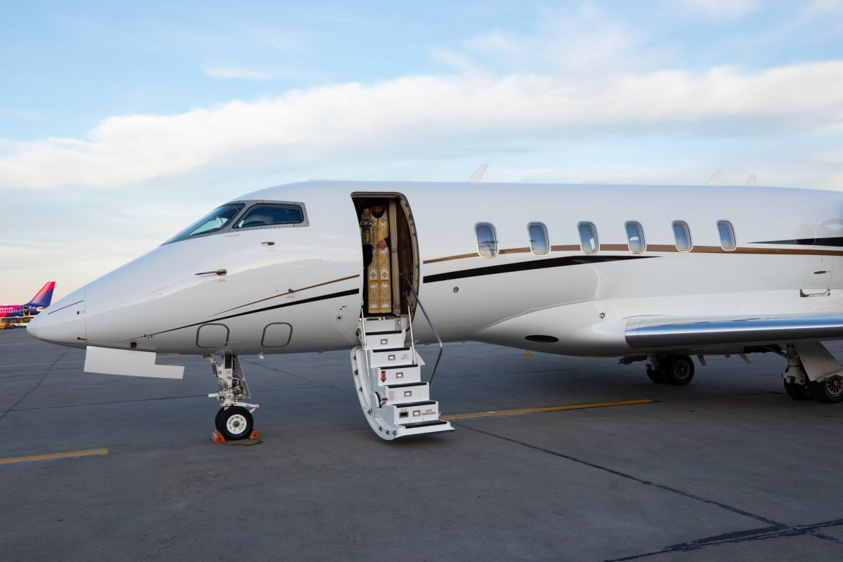 Sfânta Lumină de la Ierusalim a ajuns în țara noastră  250573