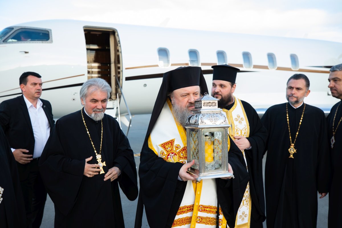 Sfânta Lumină de la Ierusalim a ajuns în țara noastră  250579