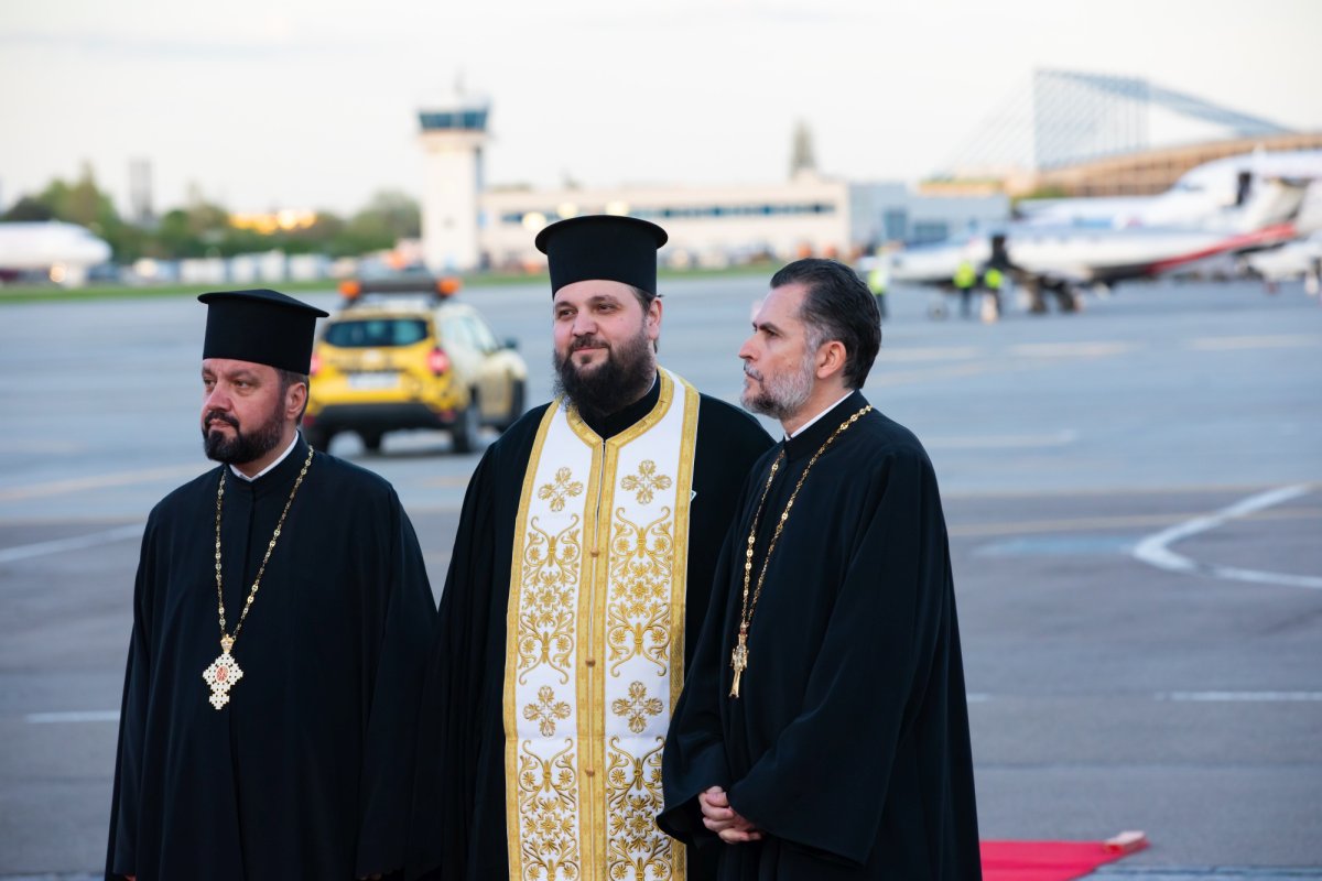 Sfânta Lumină de la Ierusalim a ajuns în țara noastră  250588