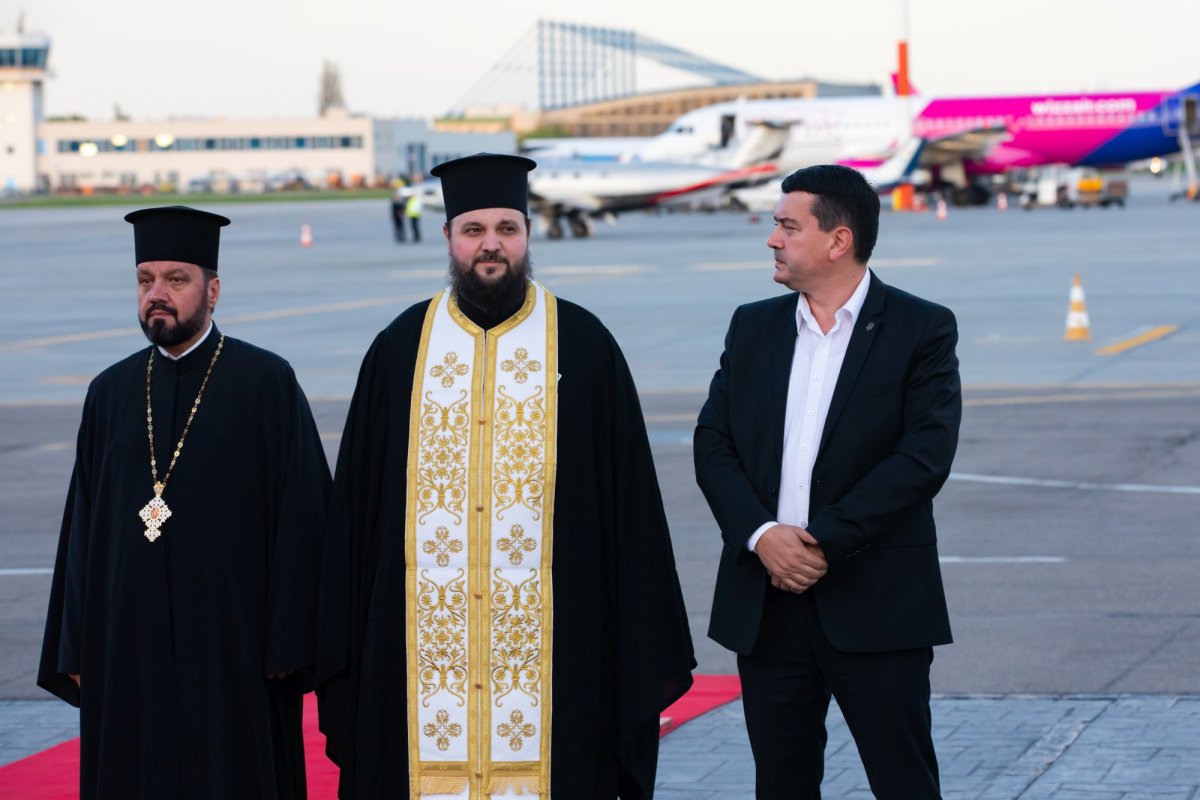 Sfânta Lumină de la Ierusalim a ajuns în țara noastră  250590