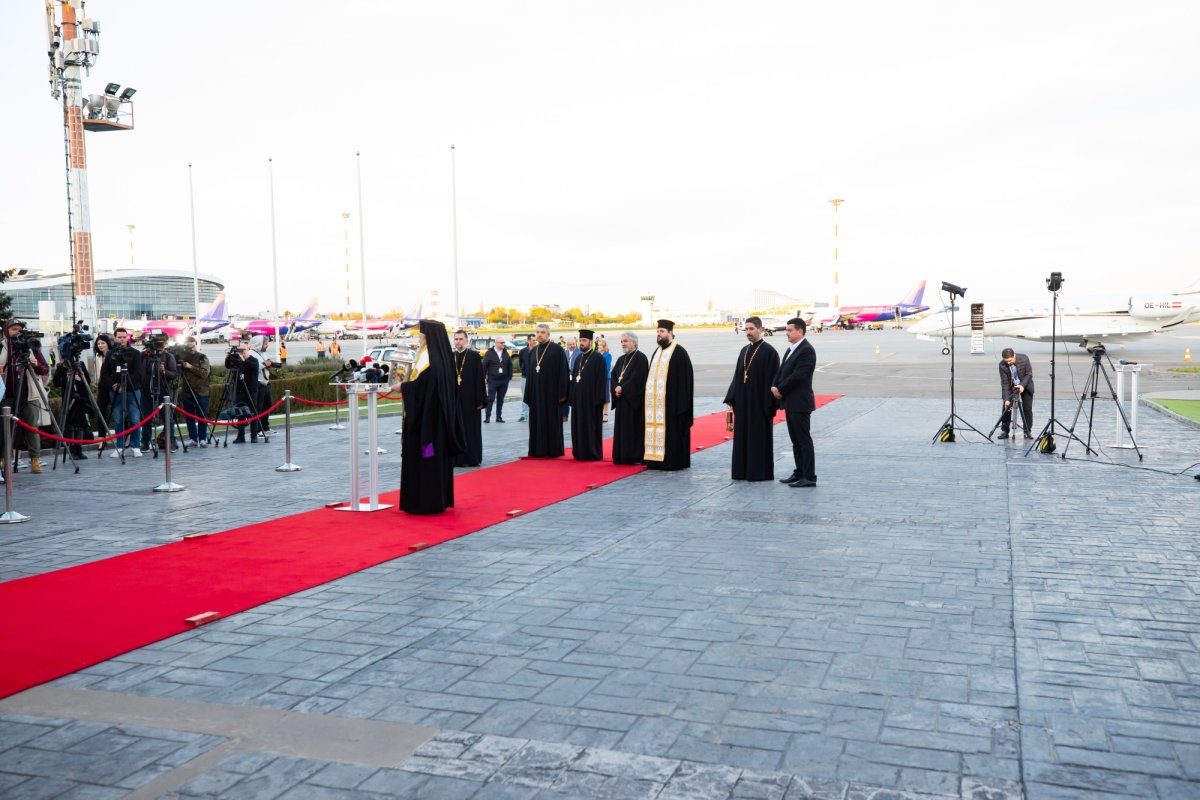 Sfânta Lumină de la Ierusalim a ajuns în țara noastră  250593