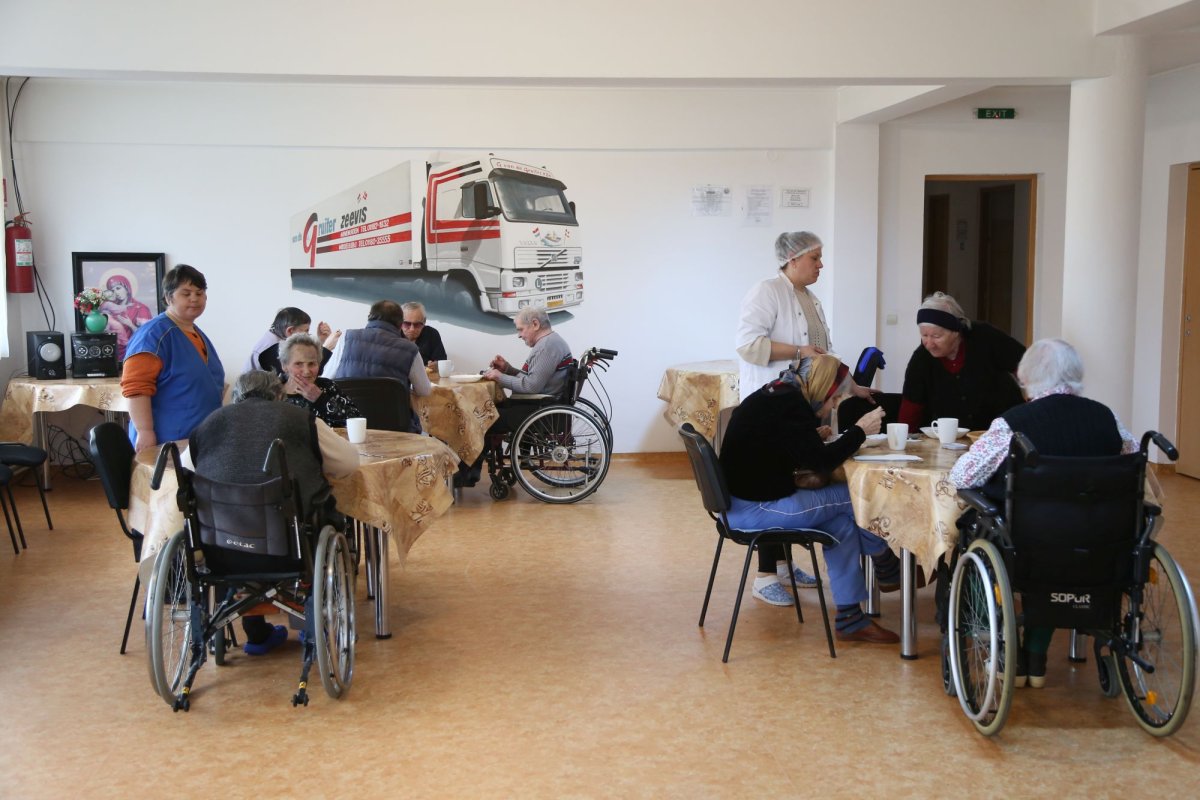 Bucuria Învierii la Centrul „Sfânta Ana” din Teiuș 249634