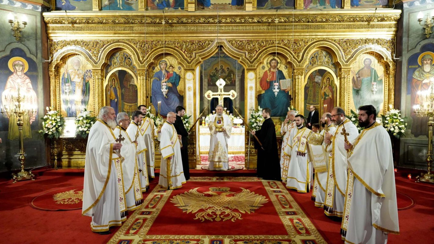 Sfânta Lumină, împărţită sibienilor de Mitropolitul Ardealului 250674