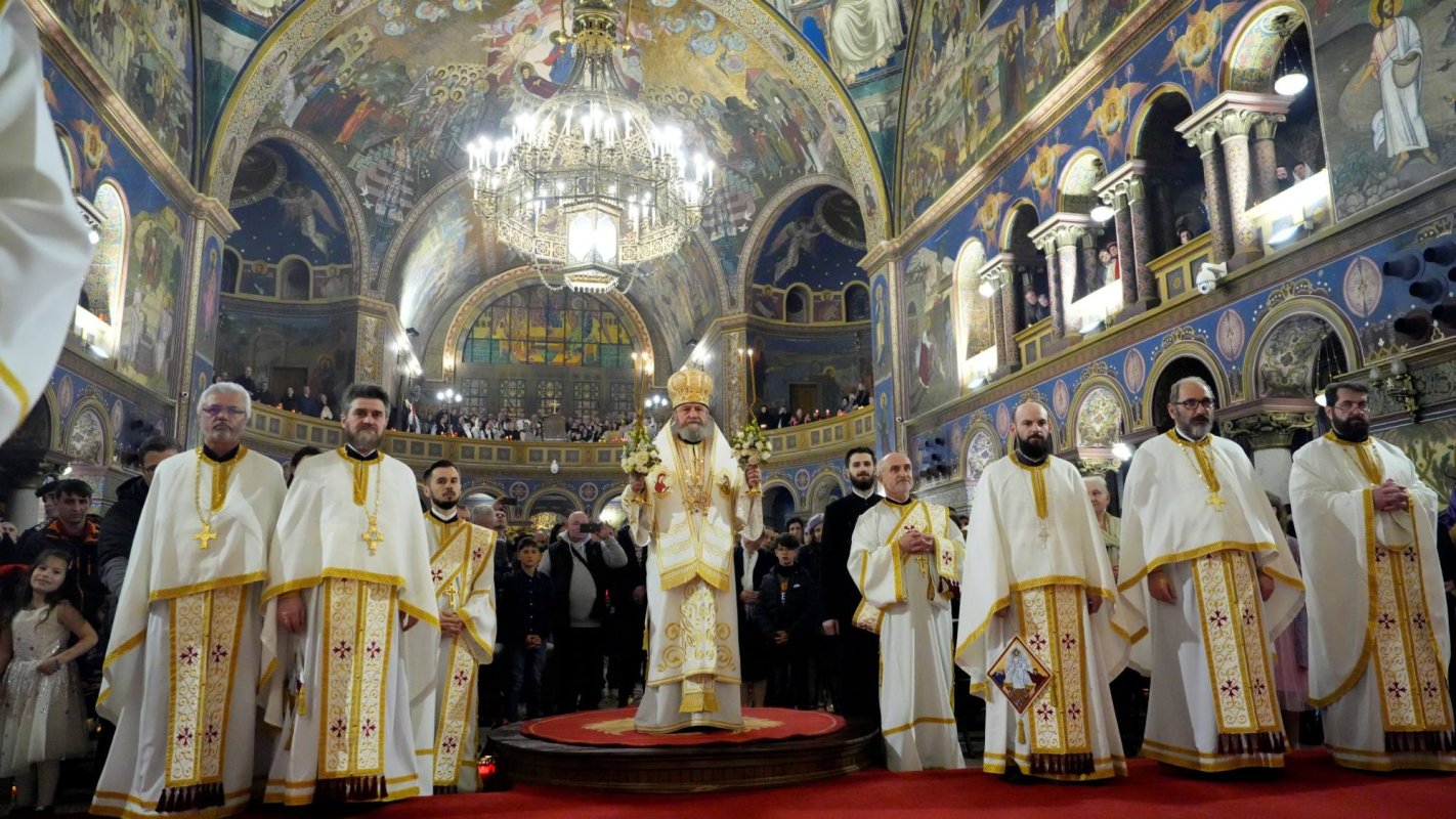 Sfânta Lumină, împărţită sibienilor de Mitropolitul Ardealului 250675