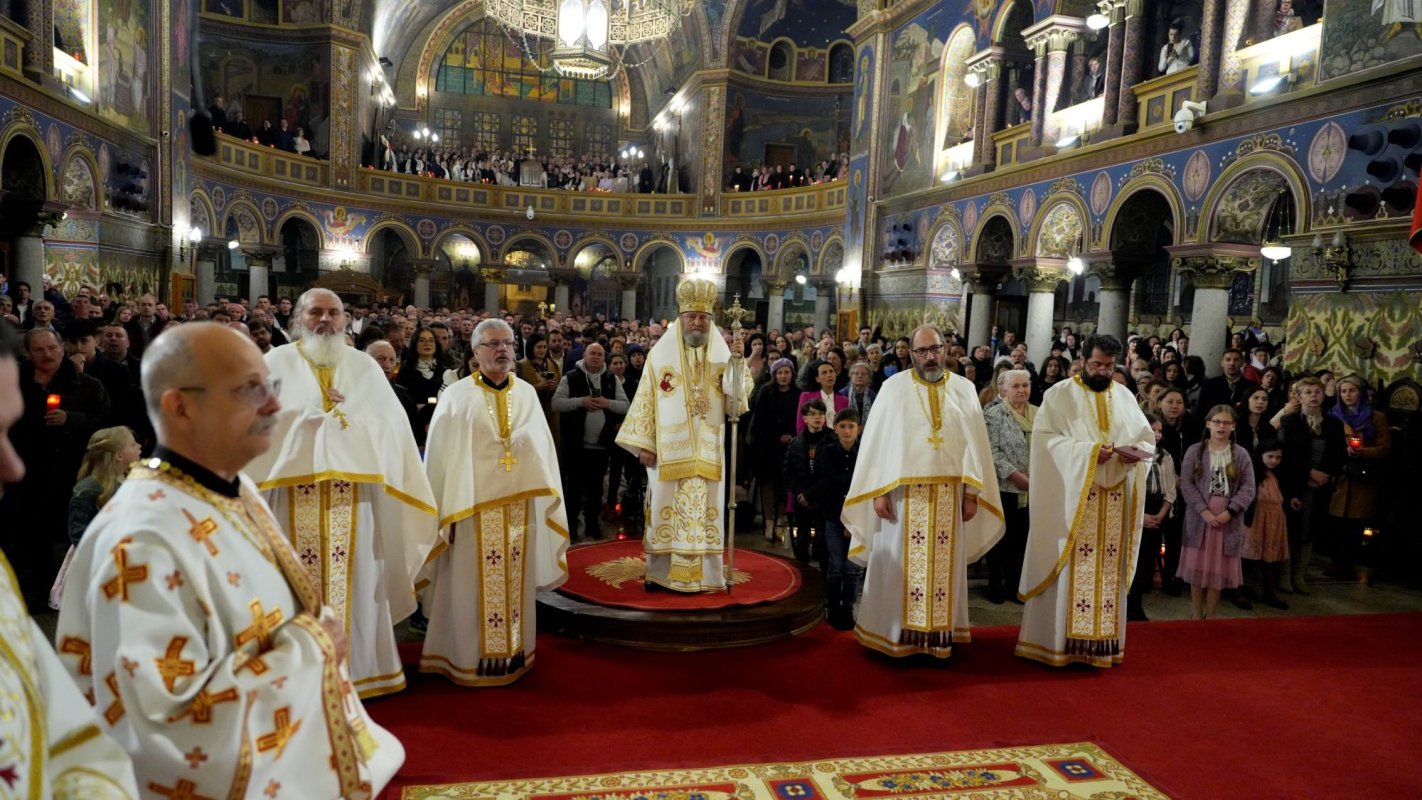 Sfânta Lumină, împărţită sibienilor de Mitropolitul Ardealului 250676