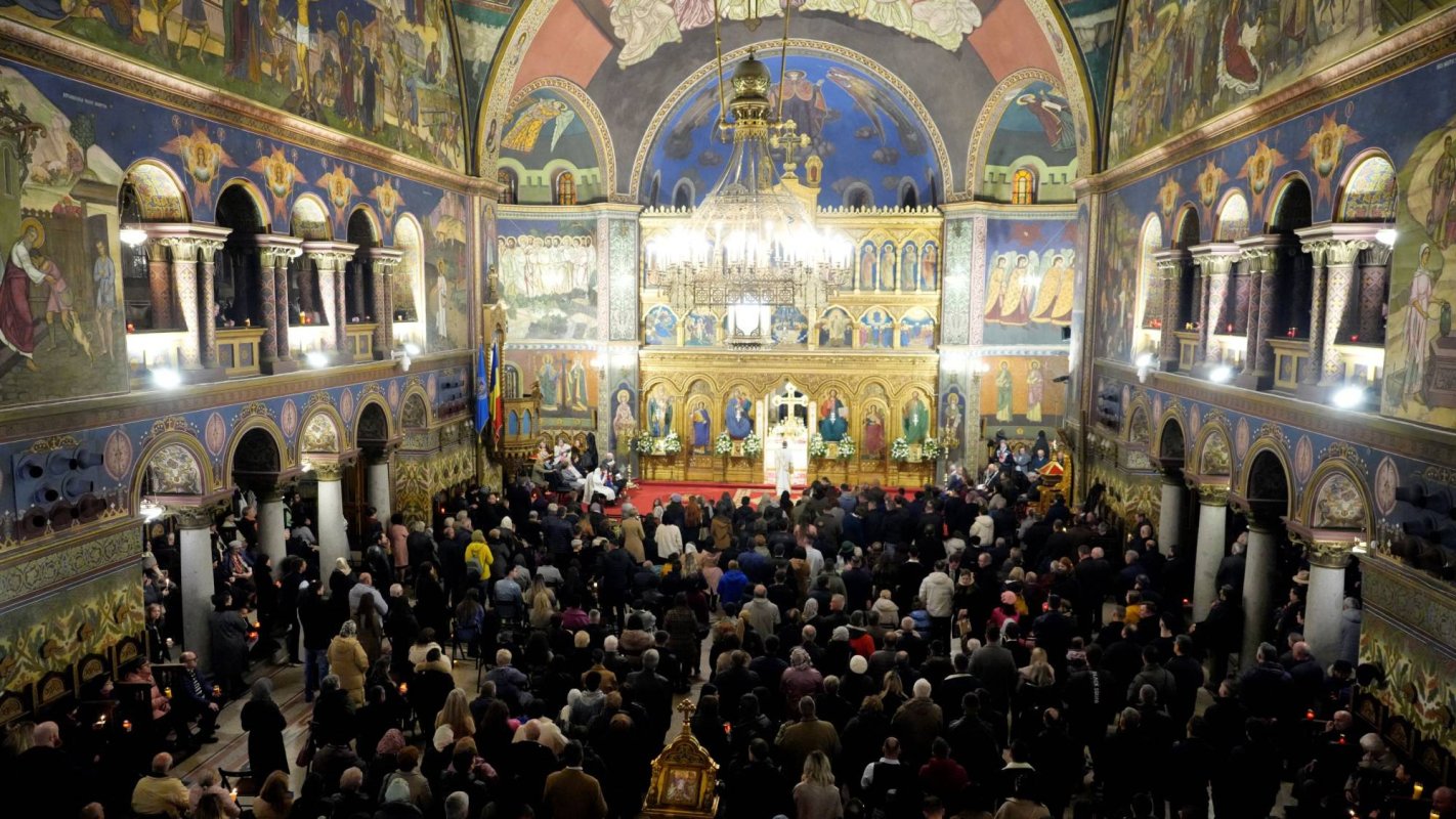 Sfânta Lumină, împărţită sibienilor de Mitropolitul Ardealului 250677