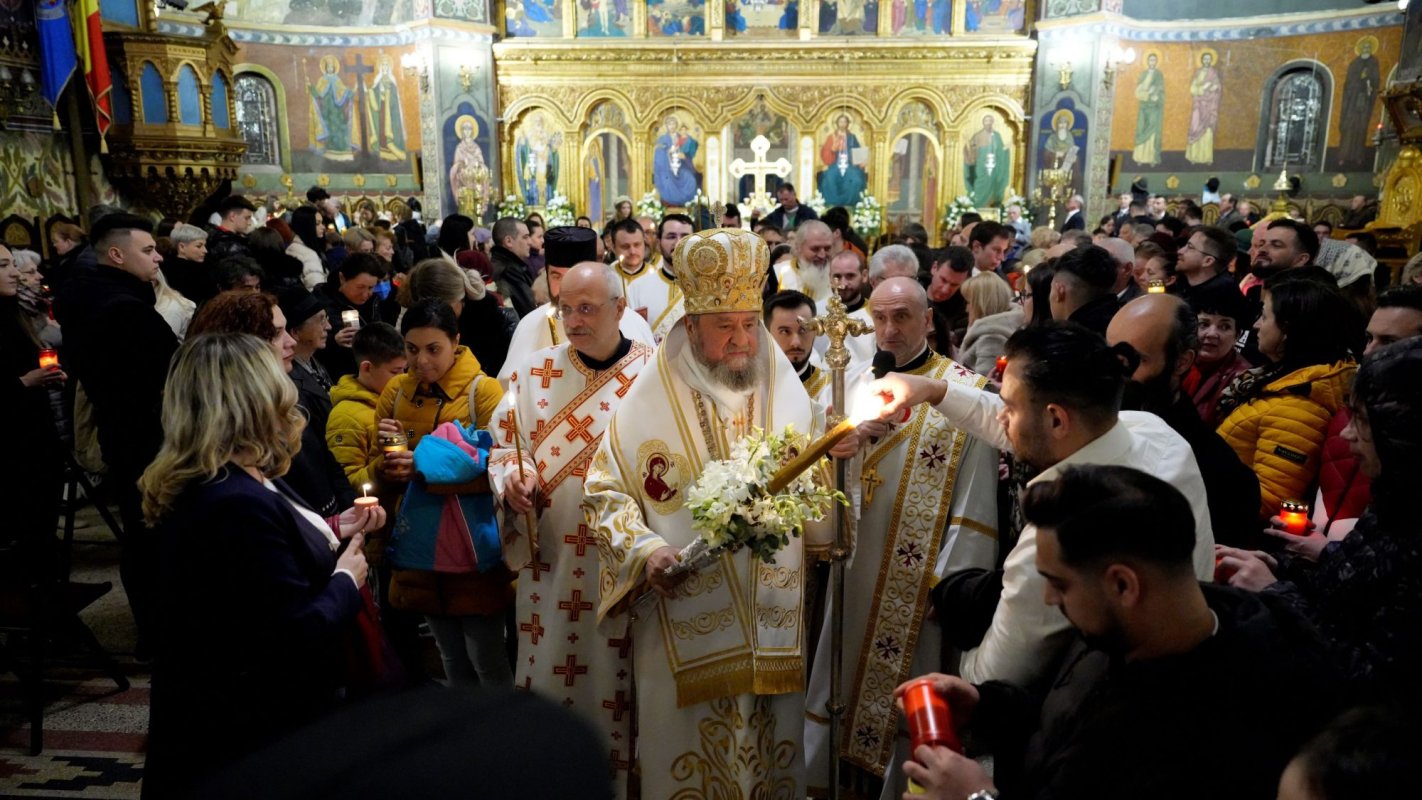 Sfânta Lumină, împărţită sibienilor de Mitropolitul Ardealului 250681