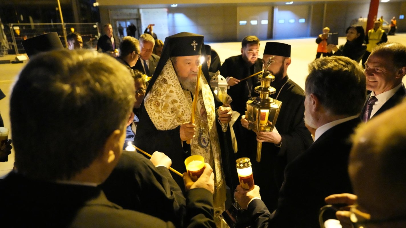 Sfânta Lumină, împărţită sibienilor de Mitropolitul Ardealului 250682